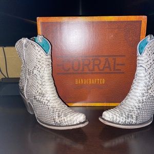 Corral Ladies Natural Python Zipper Ankle Boots